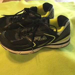 MENS FILA BLACK TENNIS SHOES